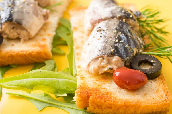 Sanduíche com sardinhas — Fotografia de Stock