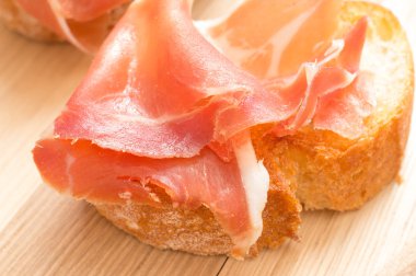 Jamon ızgara tost portre üzerinde tapas