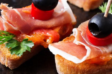 Prosciutto ile iki pintxos