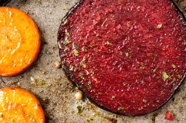 Kızarmış pancar dilim. Closeup üstte