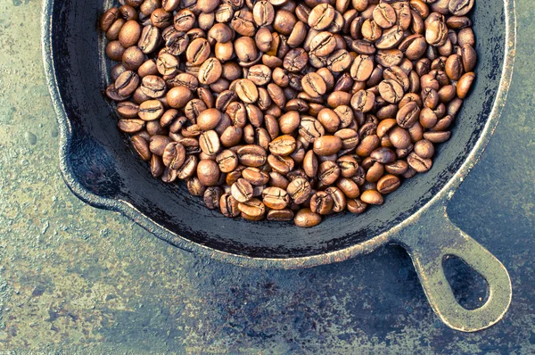 Roasting coffee in the kitchen — Stock Photo, Image