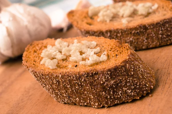 Brot mit Knoblauch — Stockfoto