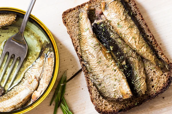 Bread with Baltic sprats — 图库照片