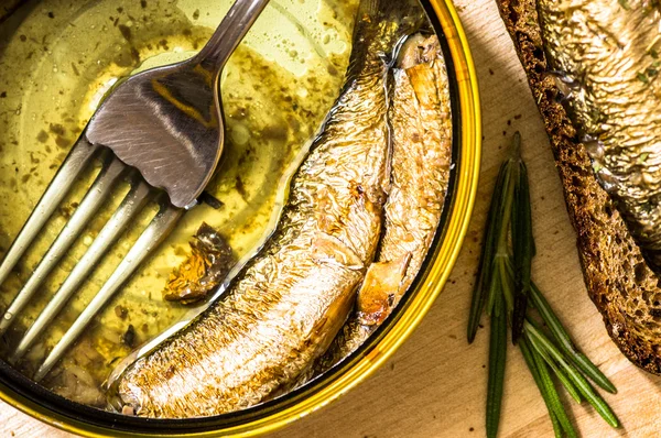 Can with smoked Baltic sprats — 스톡 사진