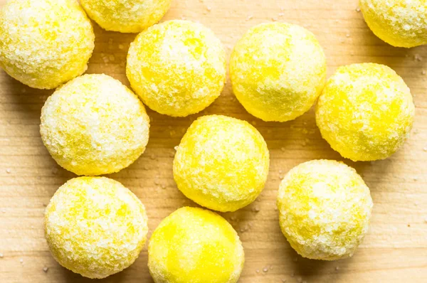 Candy lemon yellow on the table — Stock Photo, Image