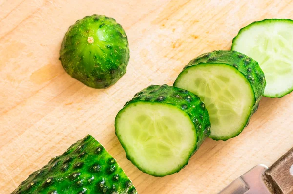 Pedaços de pepino picado — Fotografia de Stock