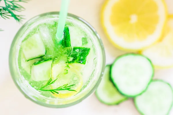 Lemonade from fresh cucumber and lemon — Stock Photo, Image
