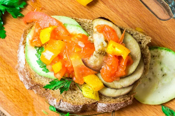 Smörgås med vegetabiliska ragu — Stockfoto