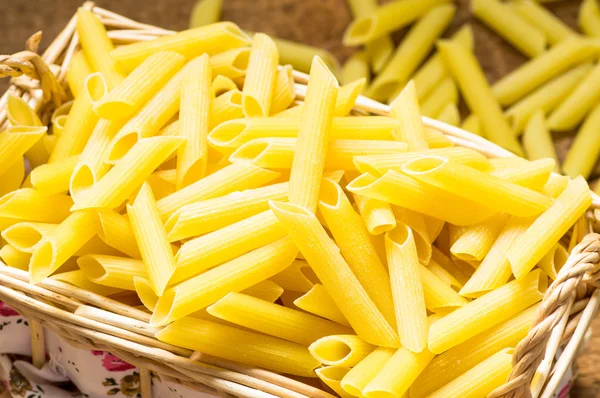 Macaroni in a wicker basket — Stock Photo, Image