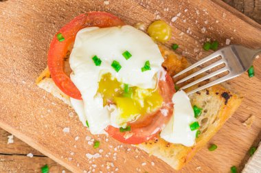 Haşlanmış yumurta sarısı dallanma ile Ciabatta