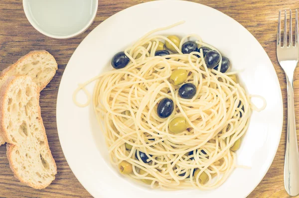 Spaghetti alle oliwek — Zdjęcie stockowe