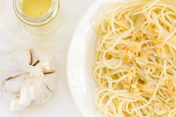 Danie spaghetti z czosnku i oliwy z oliwek — Zdjęcie stockowe