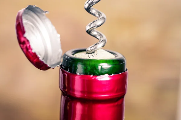 Opening a wine bottle corkscrew — Stock Photo, Image