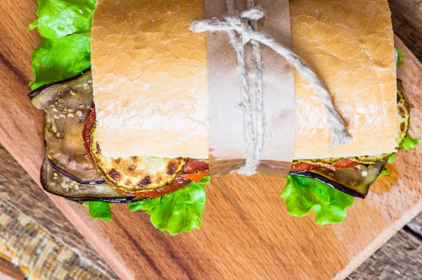 Овощной сэндвич с баклажанами и цукини — стоковое фото