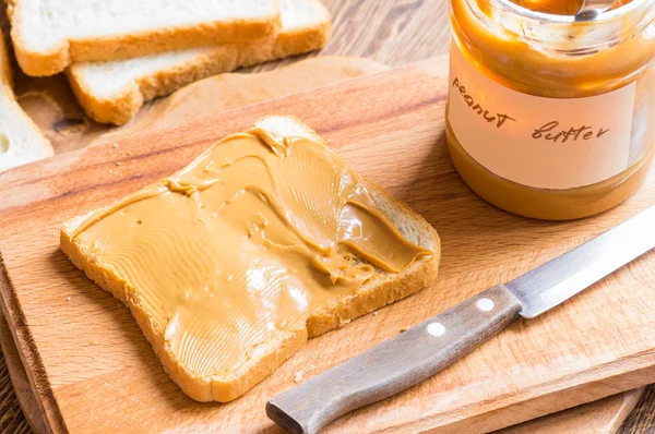 Sandwich mit Erdnussbutter — Stockfoto