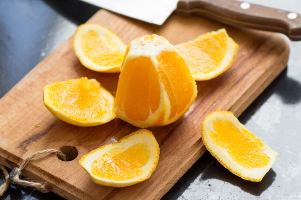 Cut orange peel — Stock Photo, Image