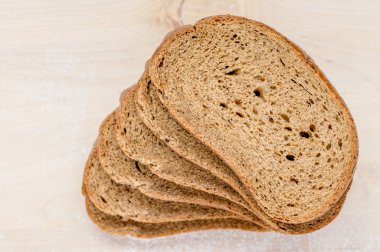 Çavdar ekmeği gibi birkaç