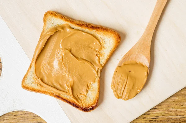 Grillad toast med jordnötssmör — Stockfoto