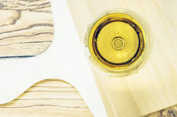 Glas witte wijn bovenaanzicht — Stockfoto