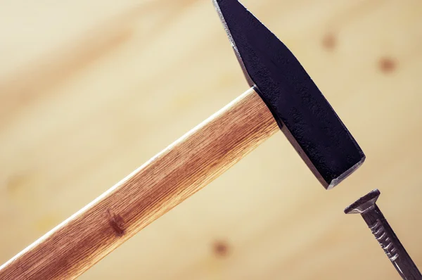 Hammer hammered nails — Stock Photo, Image