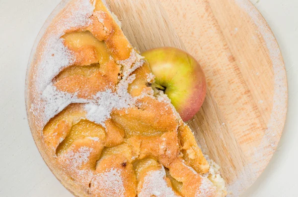 Apple pie with powdered sugar — Stock Photo, Image