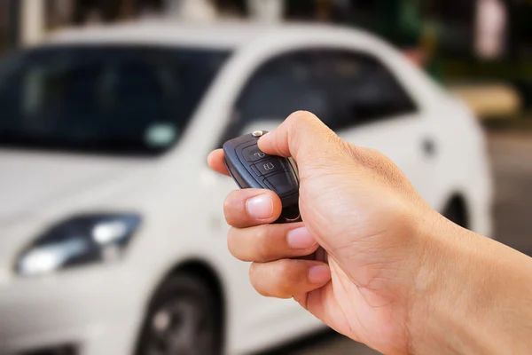 Close-up van de Hand auto knop ingedrukt — Stockfoto