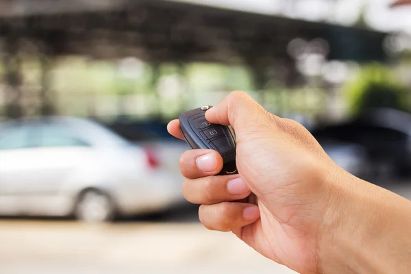 Close-up van de Hand auto knop ingedrukt — Stockfoto