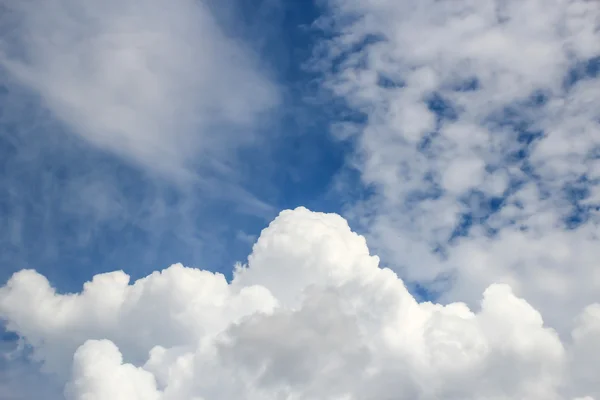 White clouds with blue sky background — Stock Photo, Image