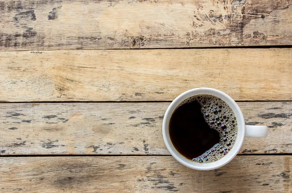 Tazza di caffè su sfondo tavolo di legno — Foto Stock