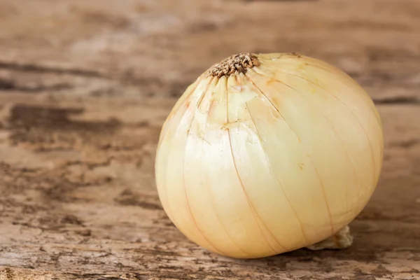 Fresh onions vegetables on wooden table — Stock Photo, Image