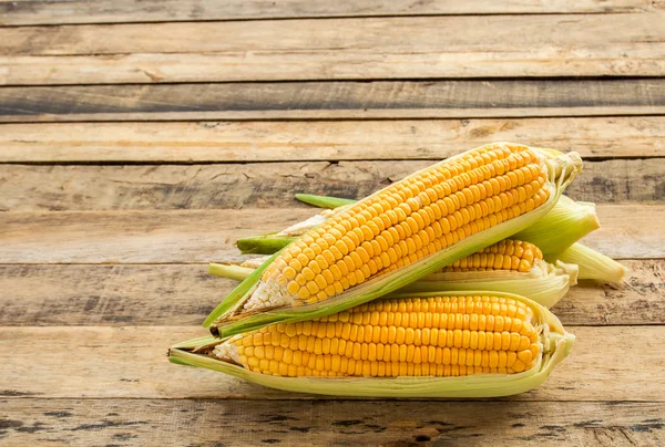 Fresh corn on wooden table background — Stock Photo, Image