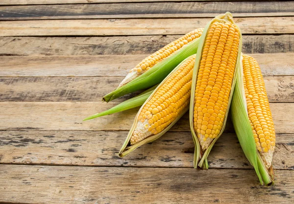 Fresh corn on wooden table background — Stock Photo, Image