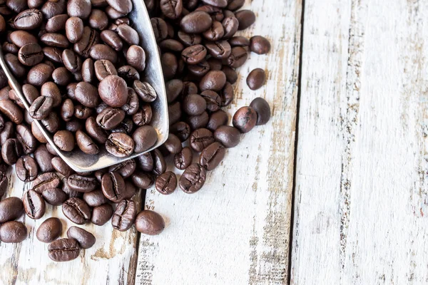 Grande colher de aço inoxidável de grãos de café — Fotografia de Stock