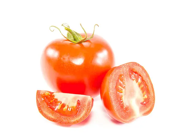 Tomate rouge fraîche isolée sur blanc — Photo