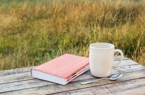 Notebook and coffee cup on wood background — Stock Photo, Image