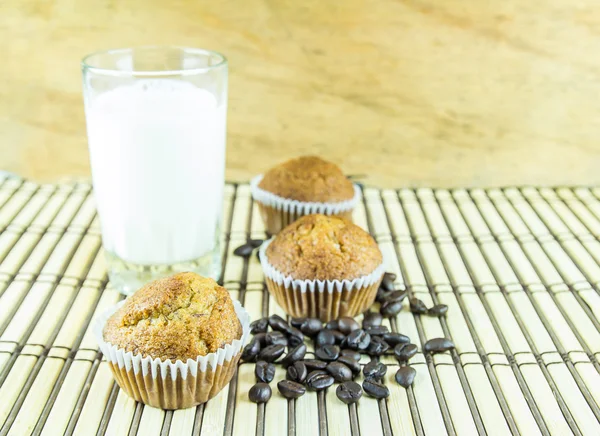 Banana cup cake and coffee beans on wooden background — 스톡 사진