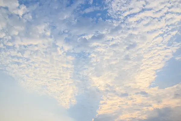青空の雲背景 — ストック写真
