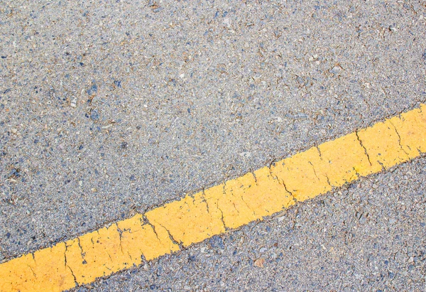 Silniční asfalt textury a žlutá čára — Stock fotografie