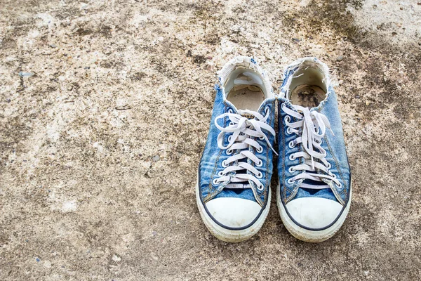 O sapato velho no chão — Fotografia de Stock