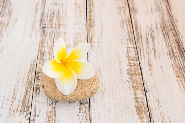 Tropical Plumeria and stone therapy on wooden table — Φωτογραφία Αρχείου