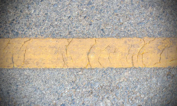 Gelbe Linie auf der Straße — Stockfoto