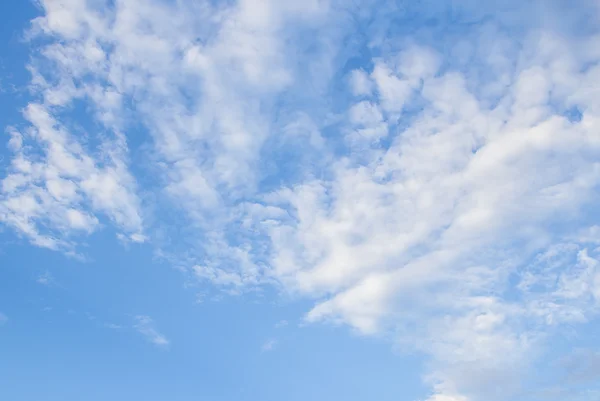 青い空の白い雲 — ストック写真