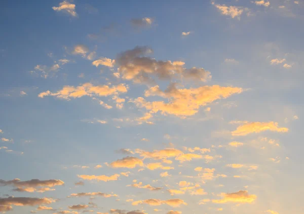 Foto van de zonsondergang met de blauwe hemel — Stockfoto