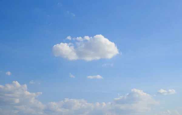 White clouds with blue sky background — Stock Photo, Image