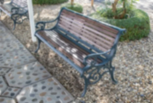 Banc flou dans le parc — Photo