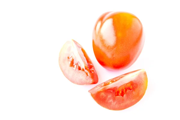 Tomates rojos aislados sobre fondo blanco — Foto de Stock