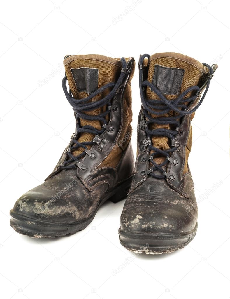 Alte schwarze Militärstiefel — Stockfoto © Vovashevchuk Schwarze alte Bekämpfung Militär Stiefel isolierten auf