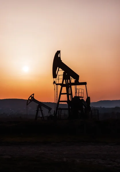 Silhouette of oil pump — Stock Photo, Image