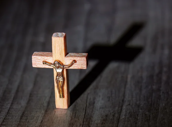 Cruz cristã e sombra — Fotografia de Stock