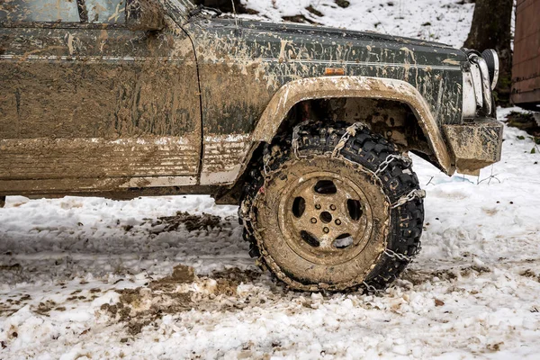 Chaîne Sur Roue Voiture Sale Hiver Neigeux — Photo